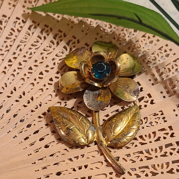 Vintage Flower Brooch - Picture 4 of 10